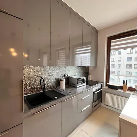 Διαμέρισμα Close To Chopin Airport, Moduo Cybernetyki, Free Parking By Cosmo Spirit *