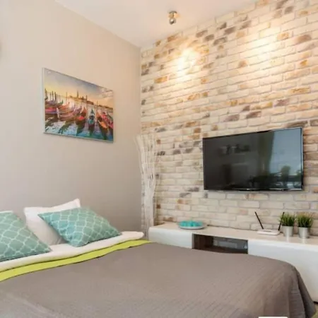 Close To Chopin Airport, Cybernetyki, Free Parking By Cosmo Spirit *