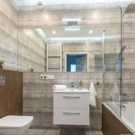 Close To Chopin Airport, Cybernetyki, Free Parking By Cosmo Spirit