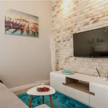 Close To Chopin Airport, Cybernetyki, Free Parking By Cosmo Spirit
